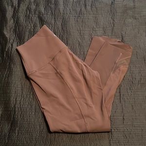 Lululemon wunder under scallop legging